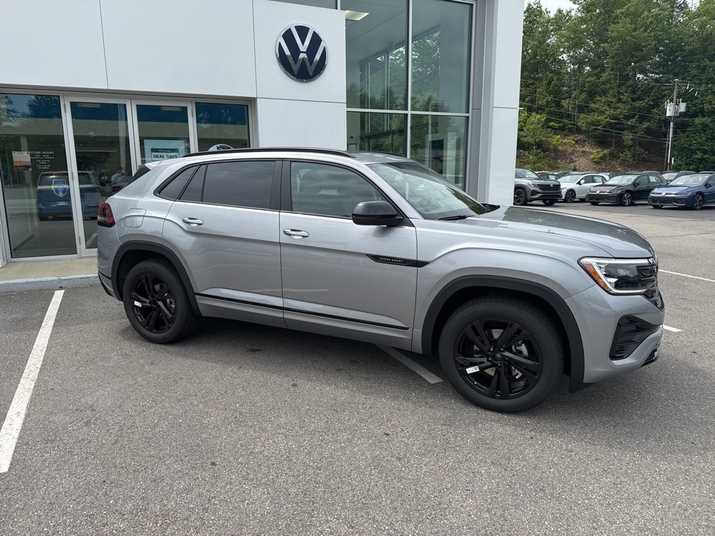 2025 Volkswagen Atlas Cross Sport SEL R-Line photo 6
