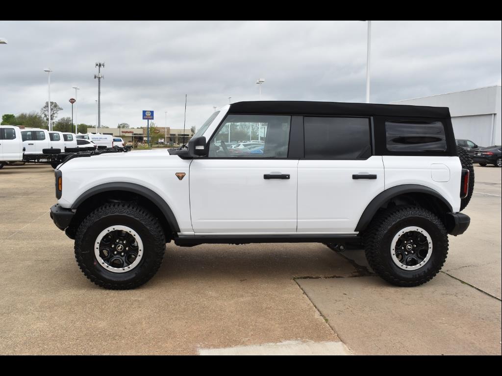 2024 Ford Bronco Badlands photo 2