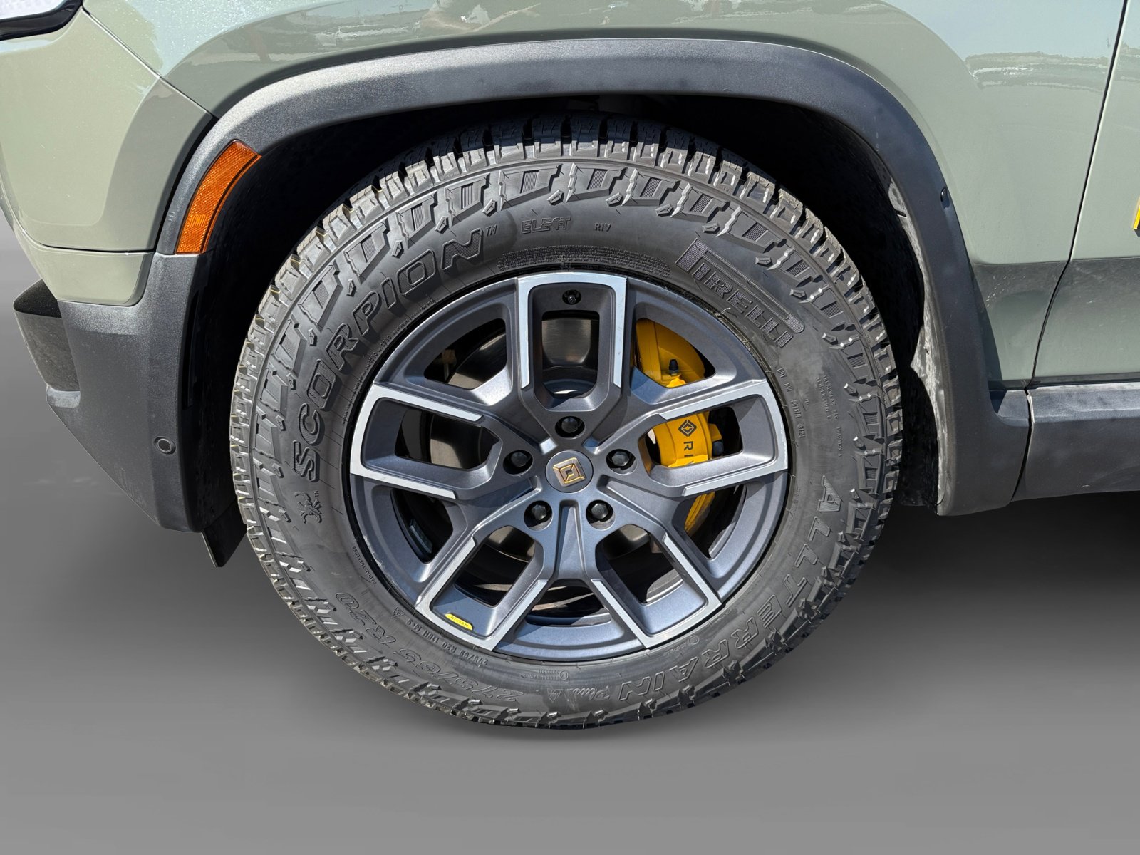 2023 Rivian R1T Launch Edition photo 4