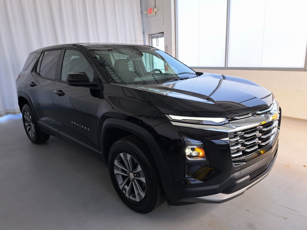 2025 Chevrolet Equinox LT photo 2