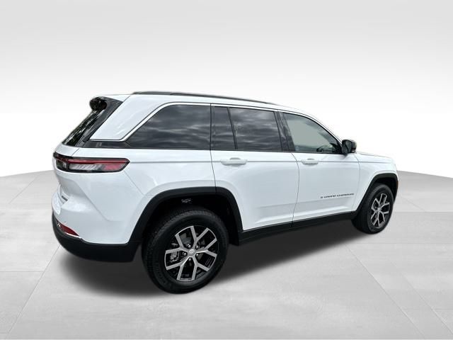 2025 Jeep Grand Cherokee Limited photo 4