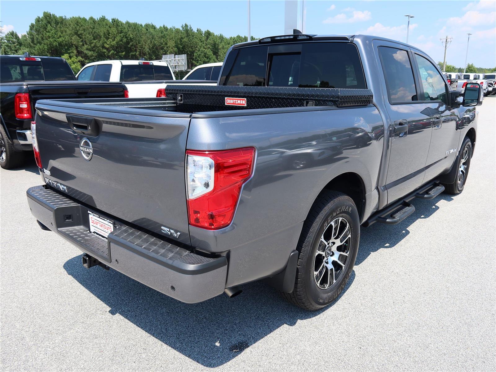 2024 Nissan Titan SV photo 4