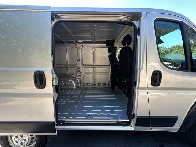 2025 Ram ProMaster 1500 Tradesman photo 8