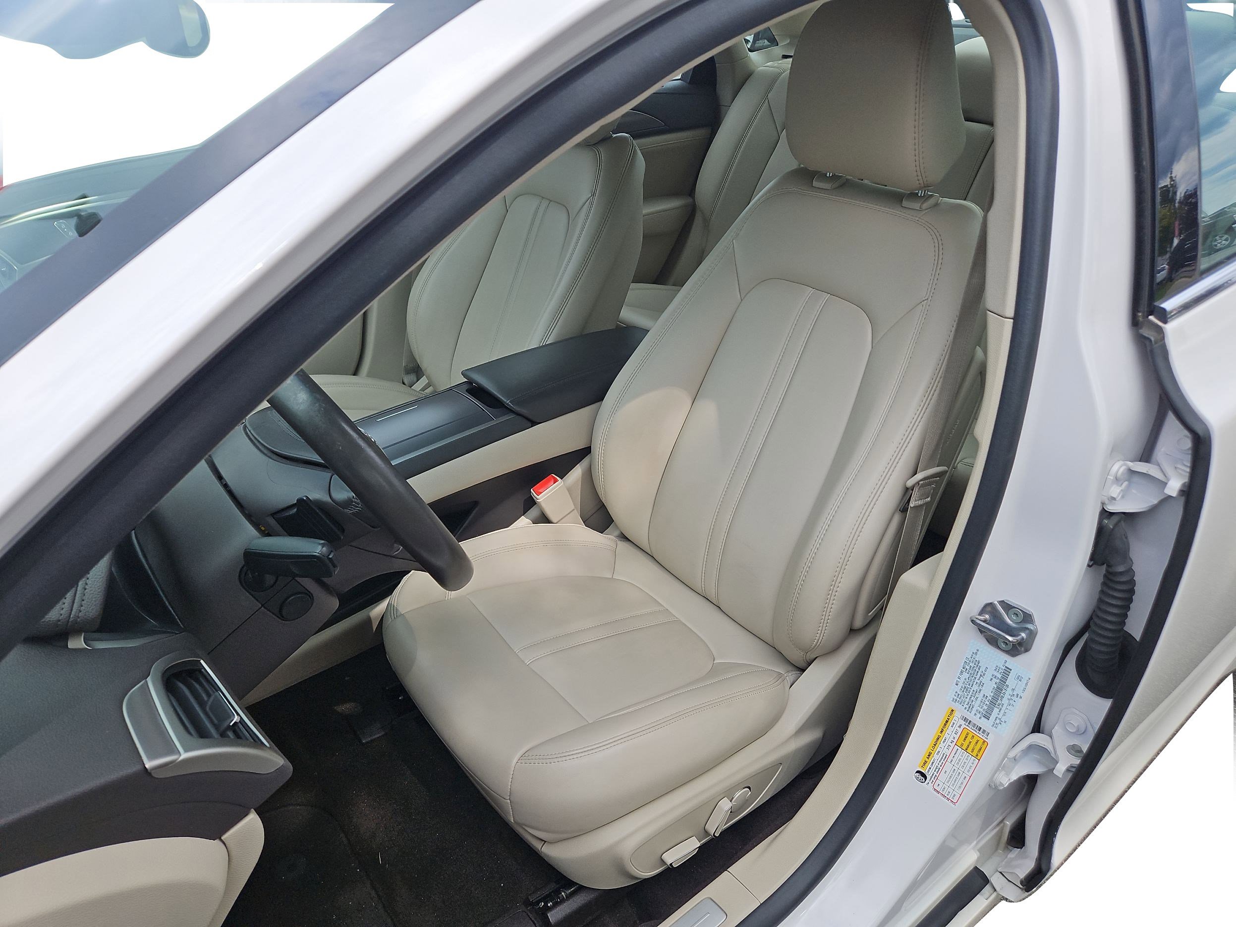 2020 Lincoln MKZ Standard photo 20