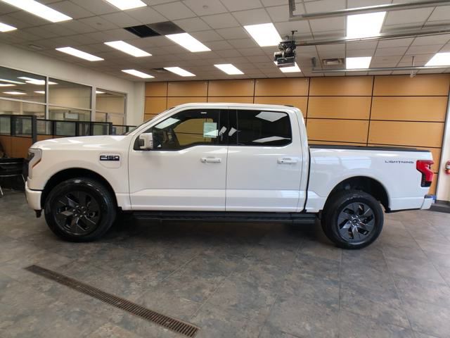 2025 Ford F-150 Lightning Lariat photo 5