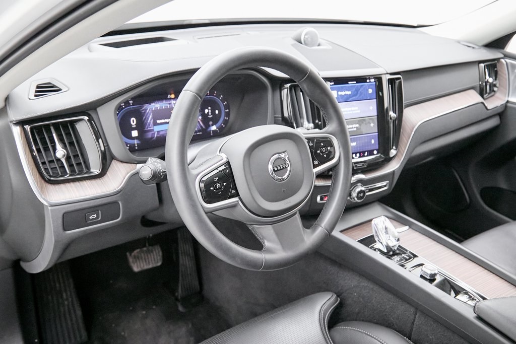 2023 VOLVO XC60 - Image 13