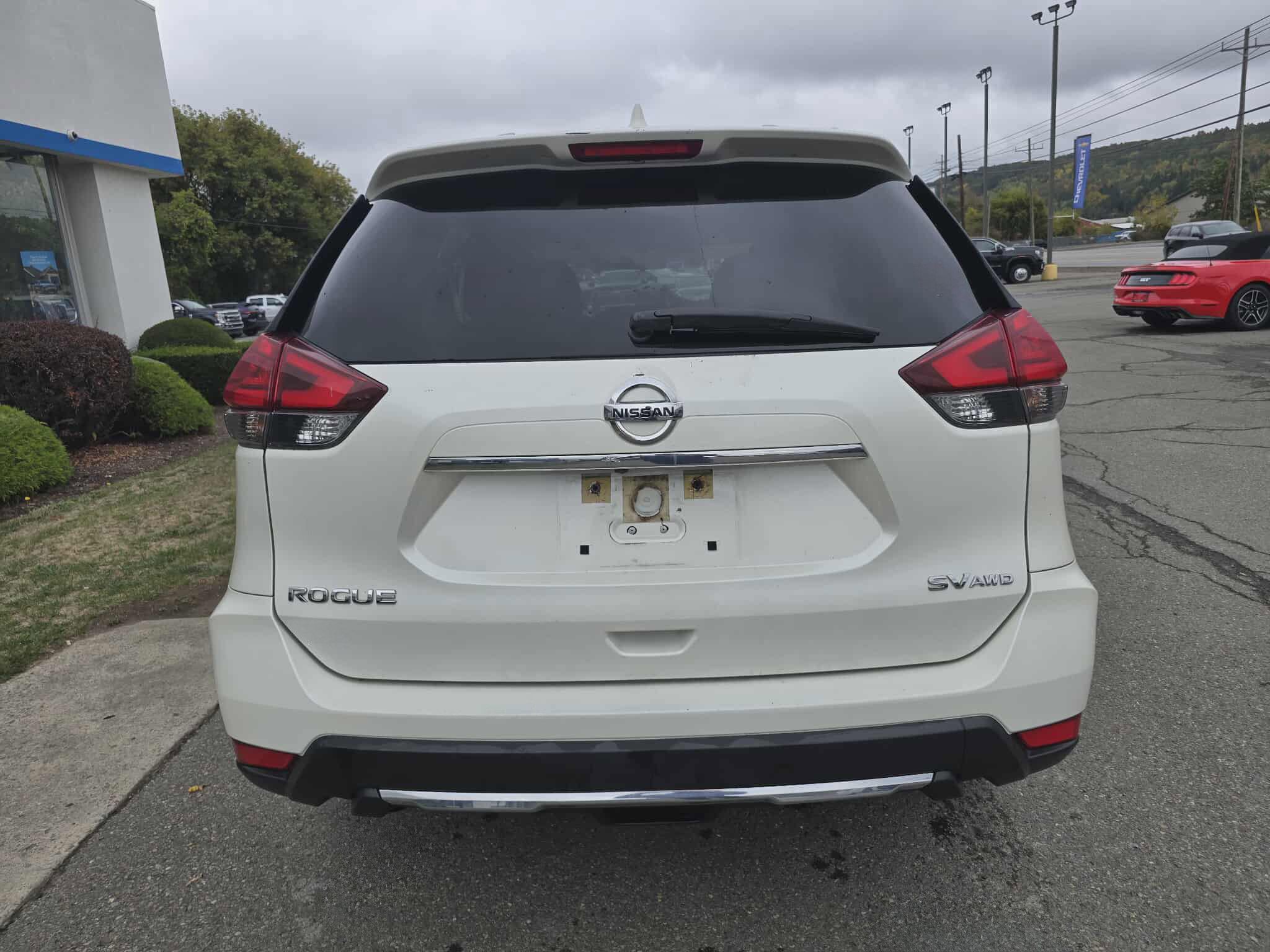 2017 Nissan Rogue SV photo 3