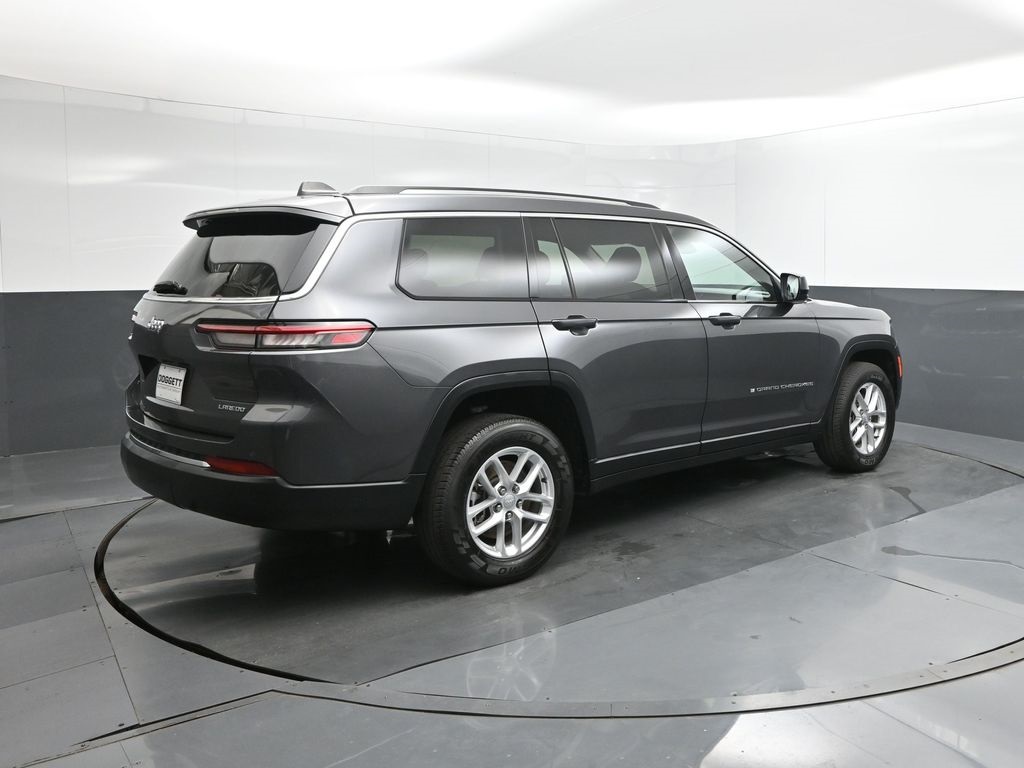 2021 Jeep Grand Cherokee Laredo photo 2