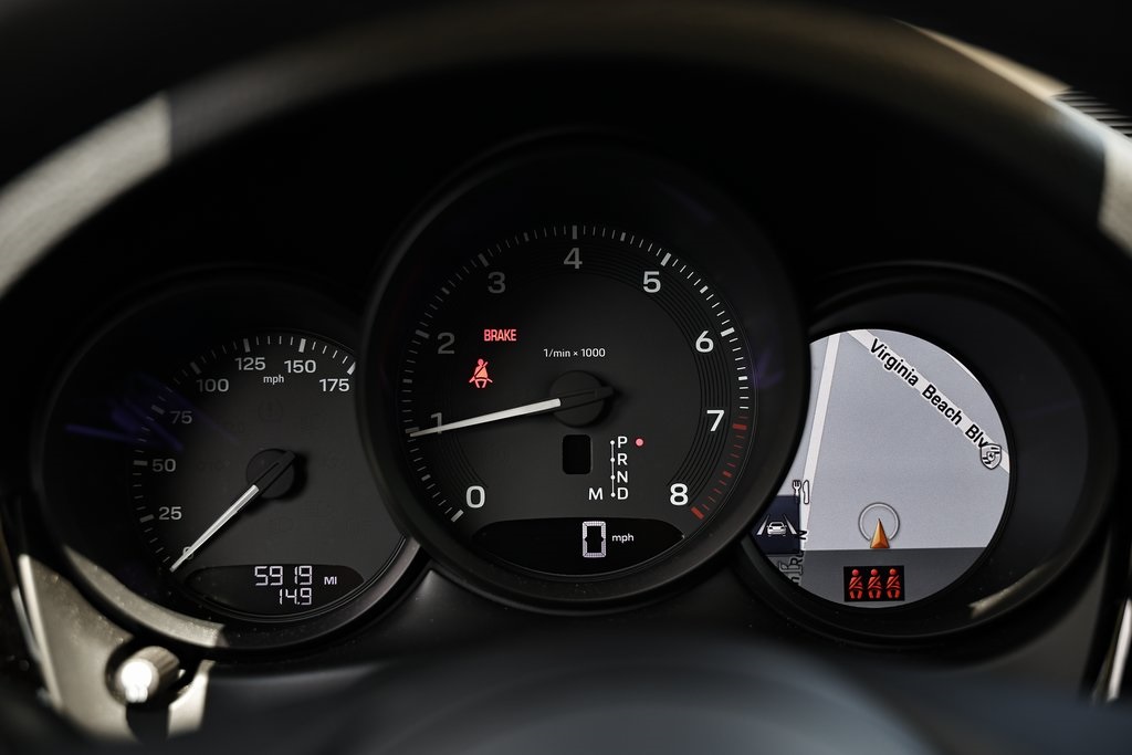 2024 Porsche Macan T photo 34
