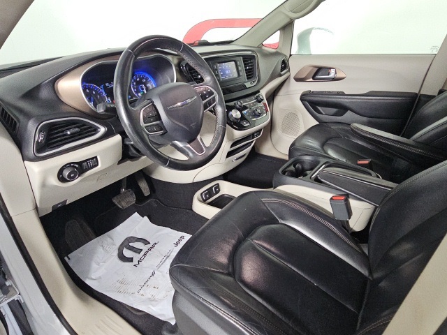 2017 Chrysler Pacifica Touring L photo 9