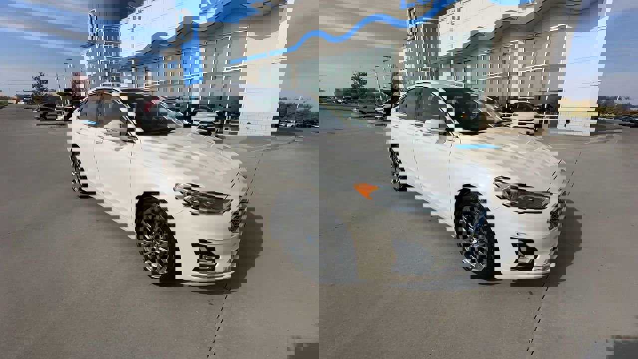 2020 Ford Fusion Hybrid Titanium photo 2