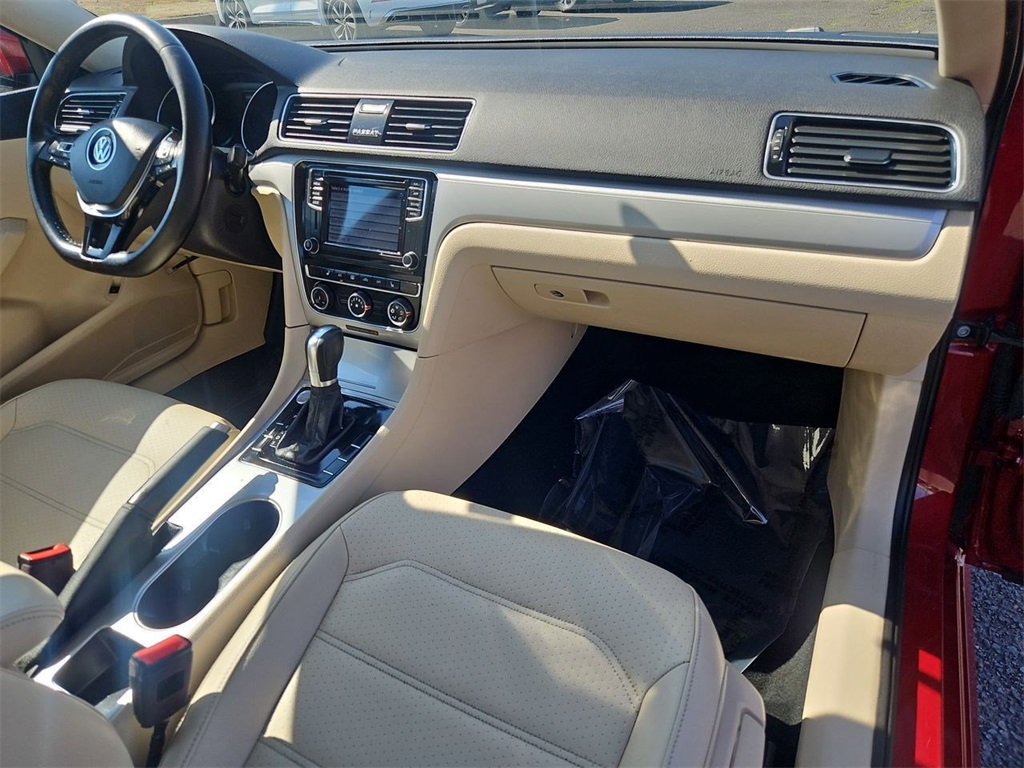 2019 Volkswagen Passat 2.0T Wolfsburg Edition photo 31