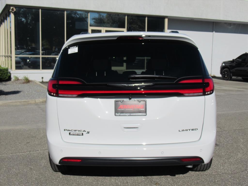 2026 Chrysler Pacifica Limited photo 5