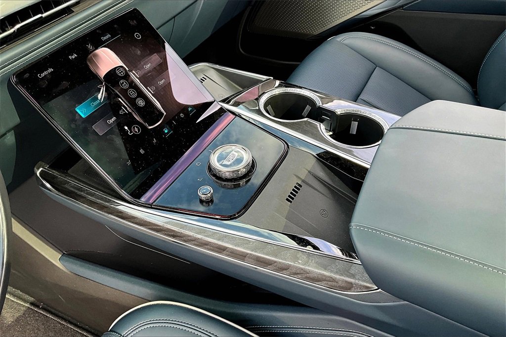 2025 Cadillac Escalade IQ Sport photo 6