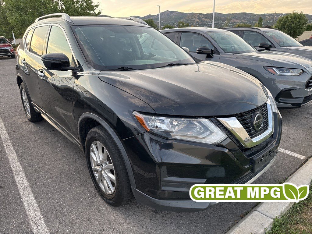 2018 Nissan Rogue SV photo 2