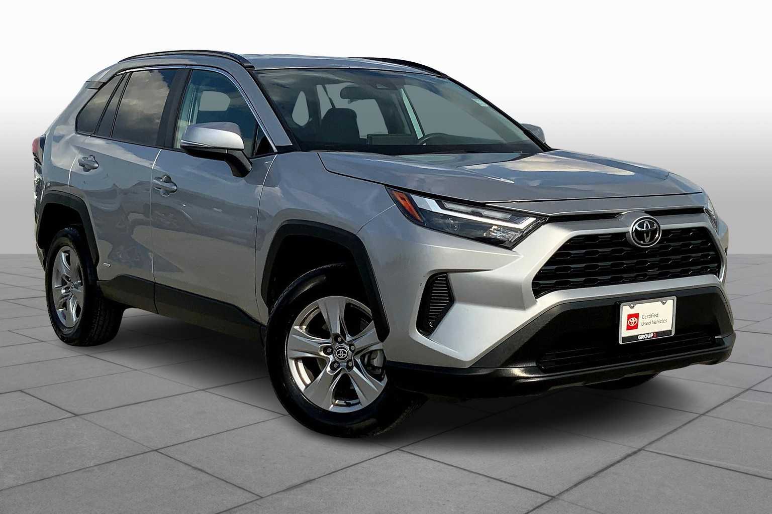 2025 Toyota RAV4 Hybrid XLE photo 2