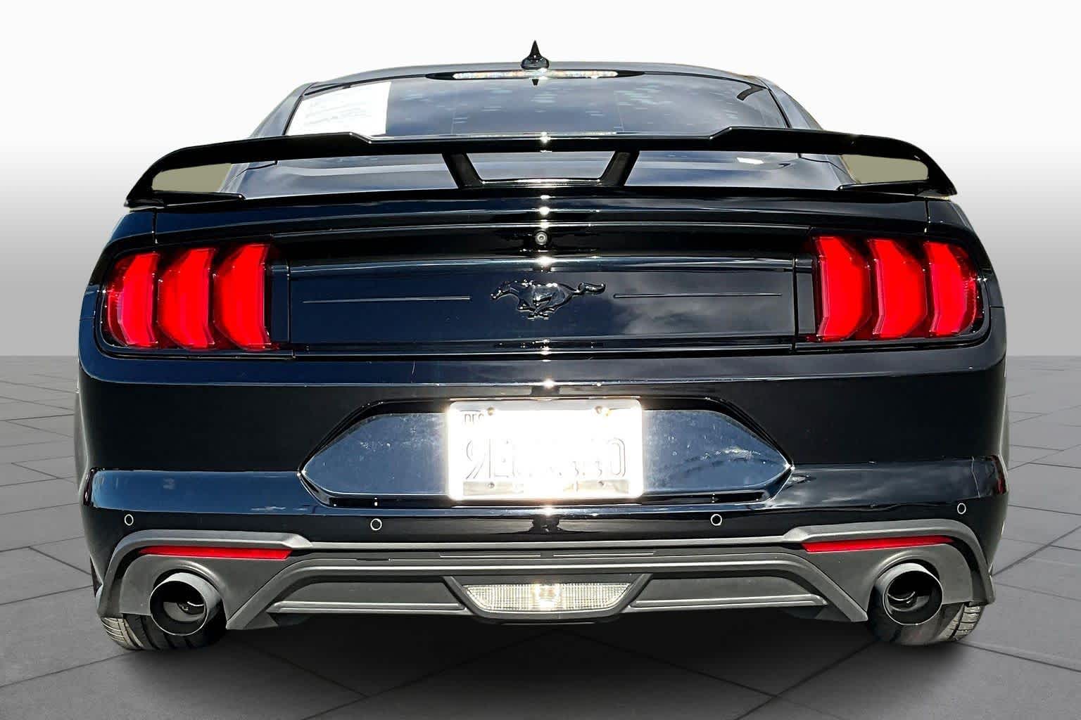 2022 Ford Mustang EcoBoost photo 4
