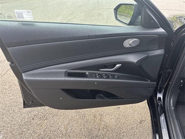 2025 Hyundai Elantra Hybrid Limited photo 9