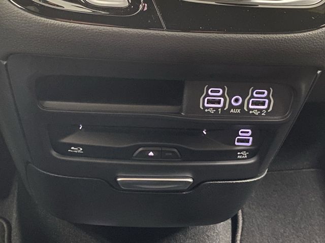 2025 Chrysler Pacifica photo 23