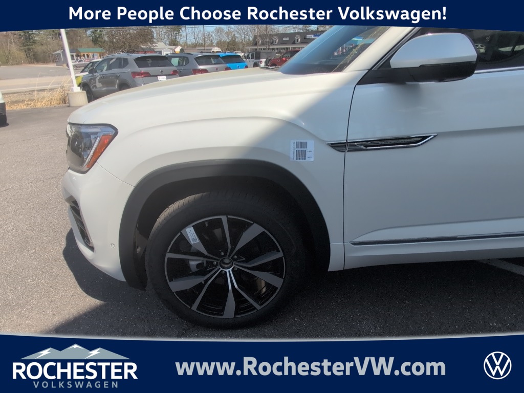 2025 Volkswagen Atlas Cross Sport SEL Premium R-Line photo 2