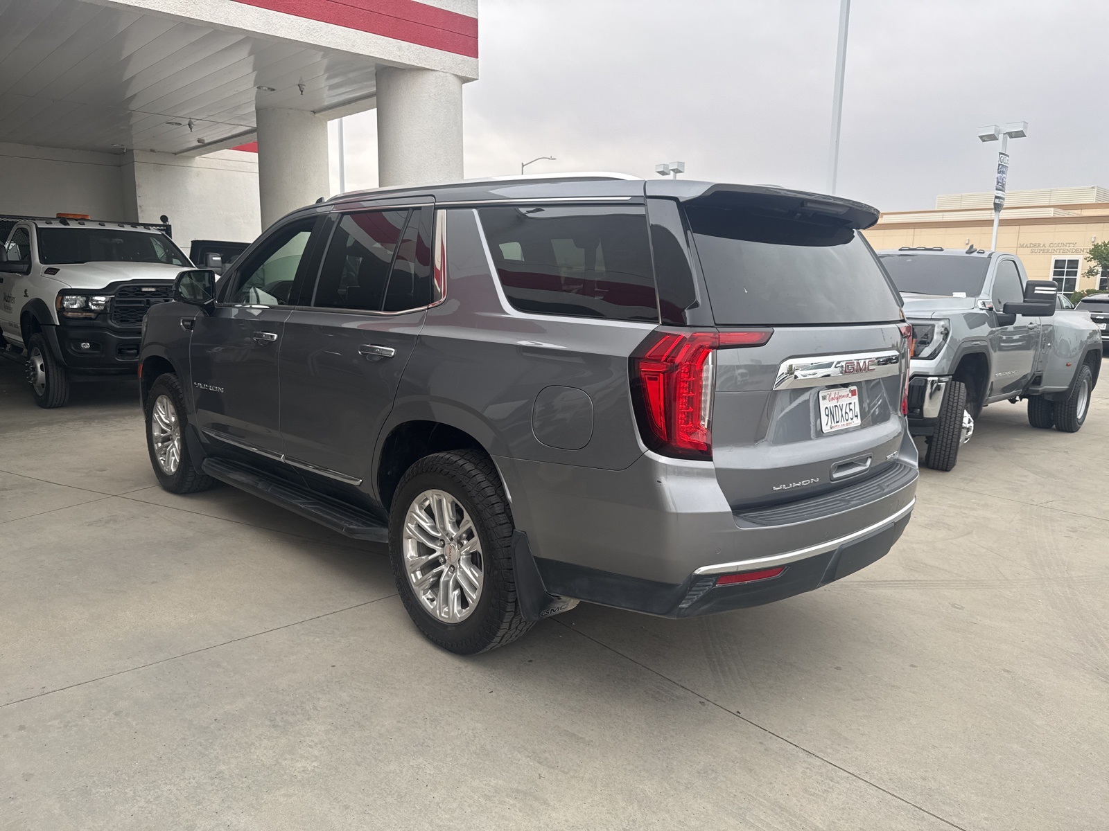 2021 Gmc Yukon SLT photo 4