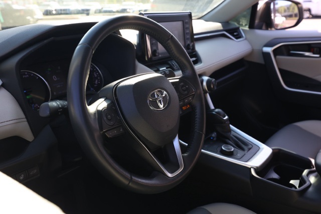 2021 Toyota RAV4 Hybrid XLE Premium photo 12