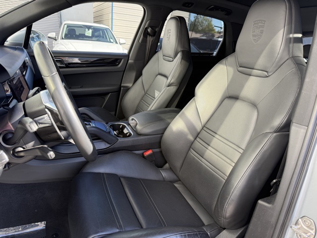 2023 Porsche Cayenne Base photo 5