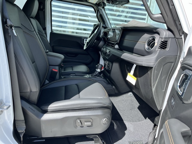2025 Jeep Wrangler Sahara photo 20