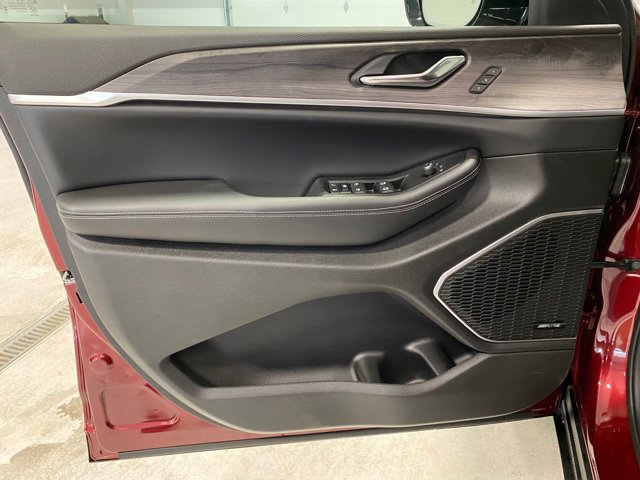 2025 Jeep Grand Cherokee Limited photo 4