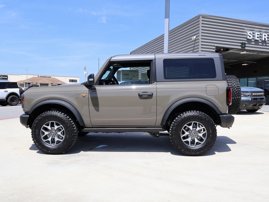 2025 Ford Bronco Badlands photo 2