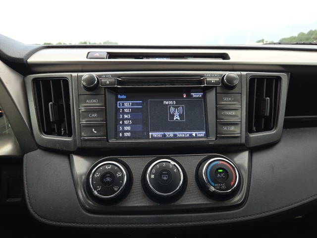 2015 Toyota RAV4 LE photo 25