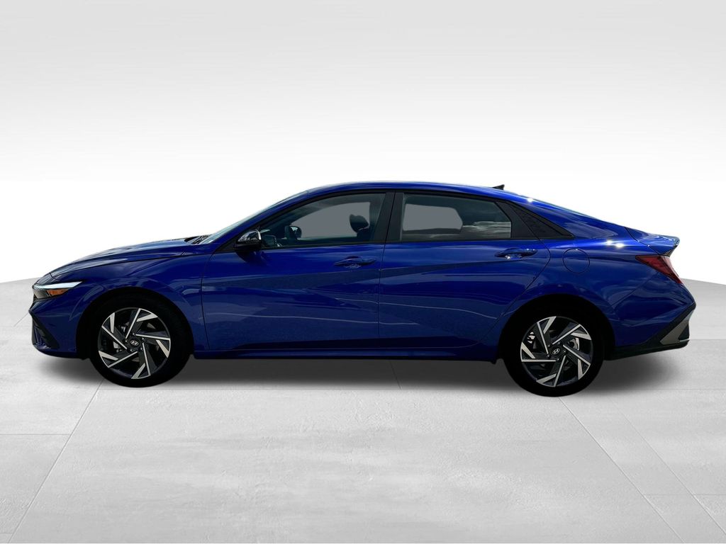 2025 Hyundai Elantra SEL Sport photo 3