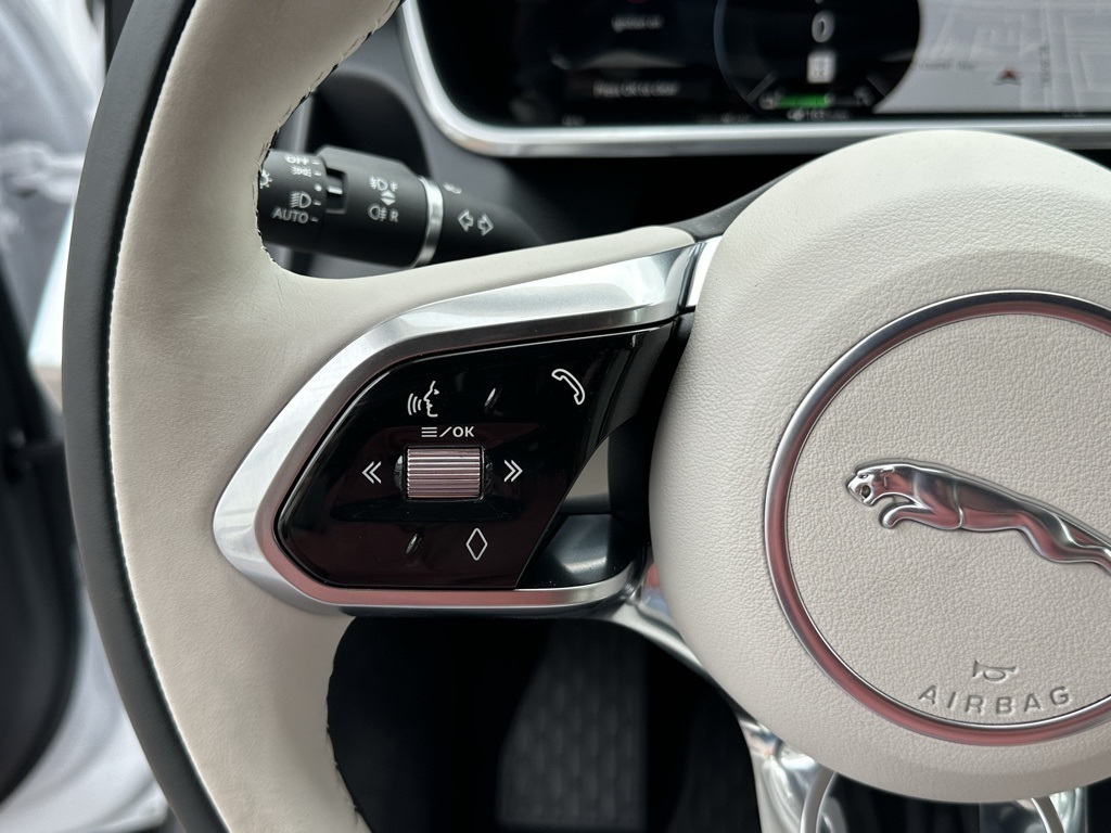 2024 Jaguar I-PACE HSE photo 11