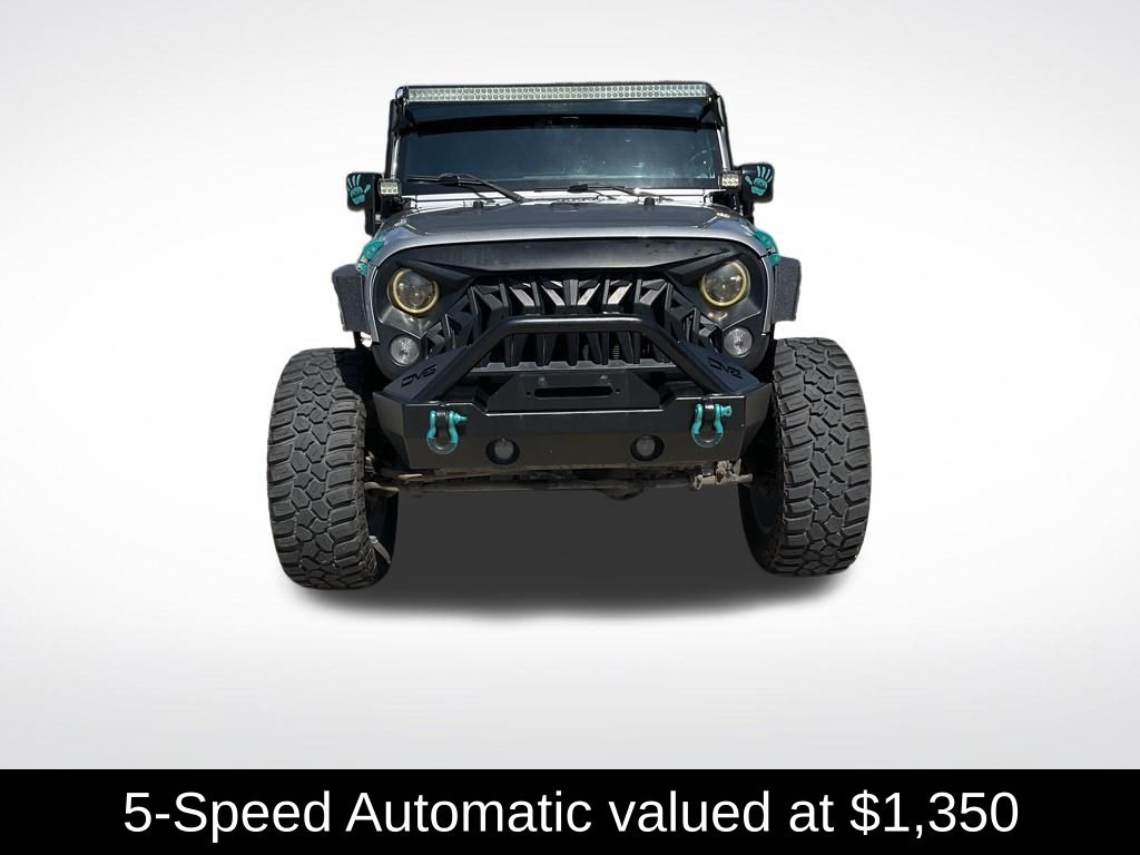 2016 Jeep Wrangler Unlimited Rubicon photo 2