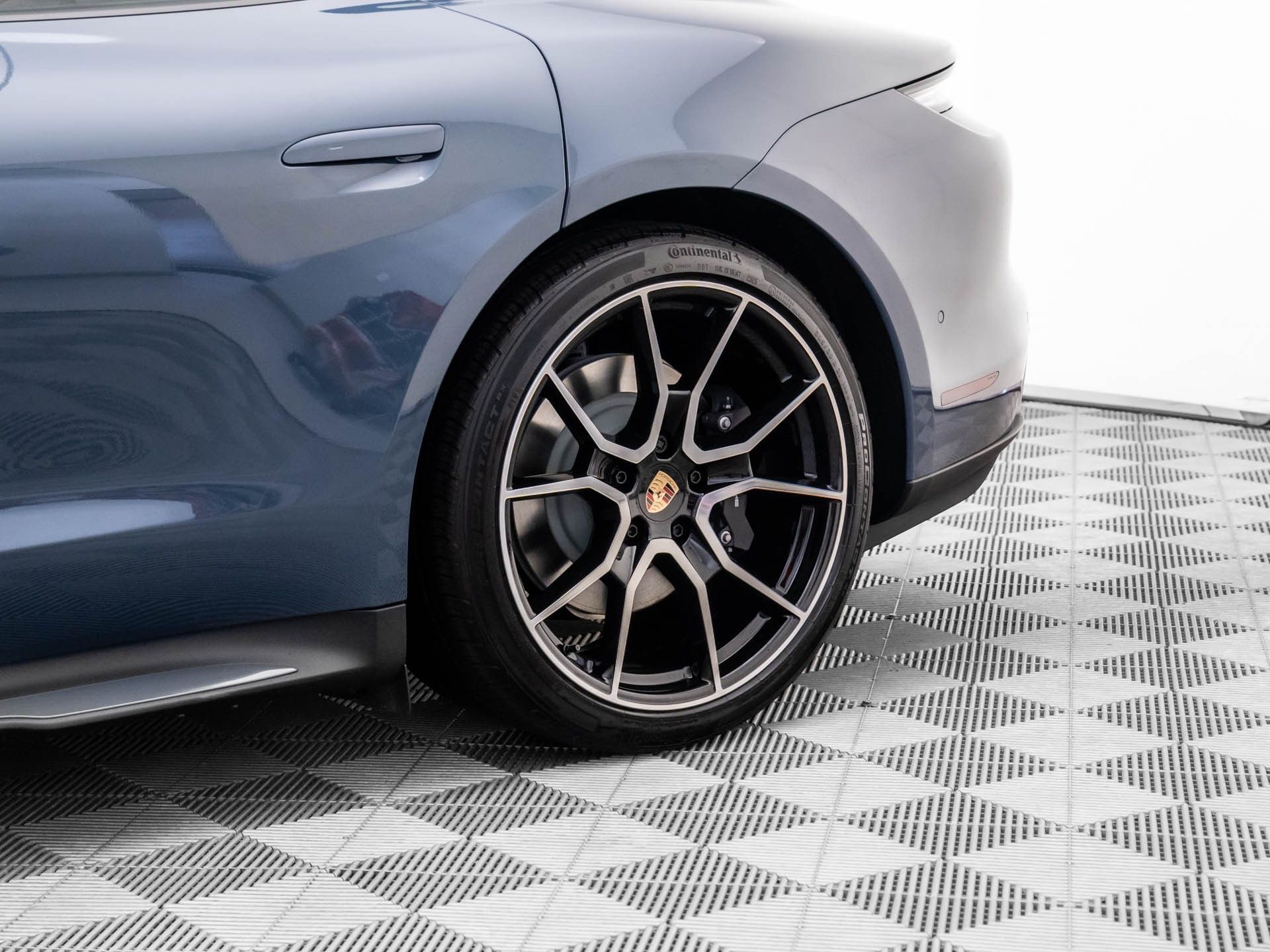 2026 Porsche Taycan 4 photo 31
