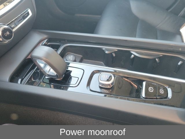 2024 Volvo S60 B5 Plus photo 3