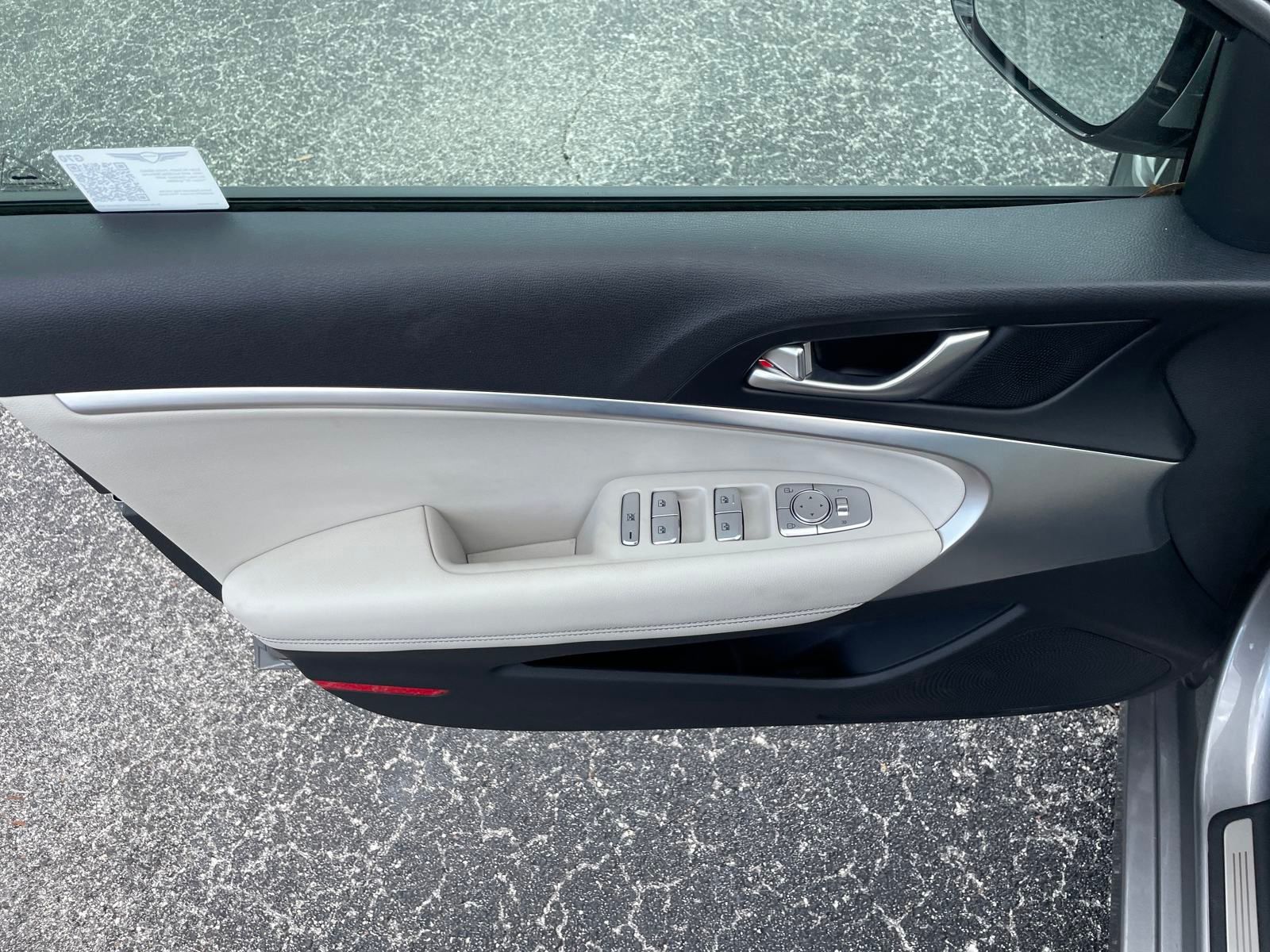 2024 Genesis G70 2.5T photo 16