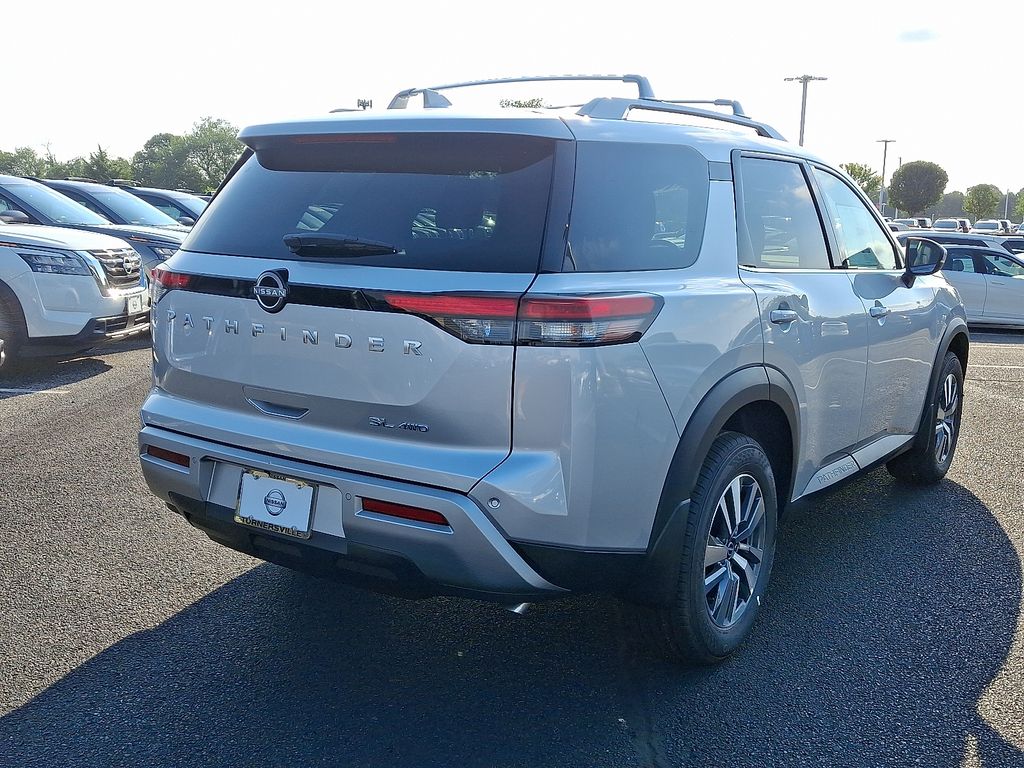 2025 Nissan Pathfinder SL photo 3