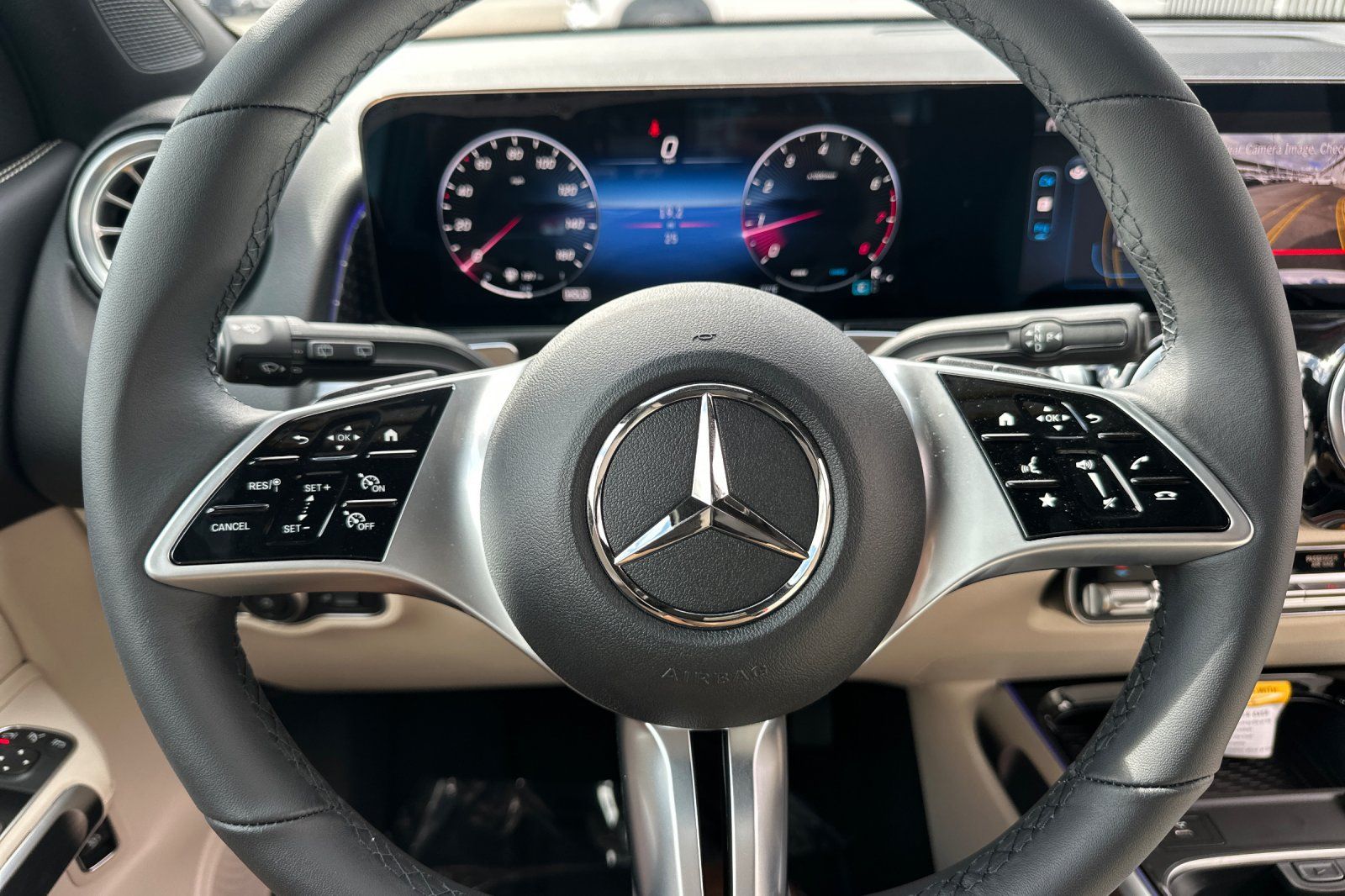 2025 Mercedes Benz GLB 250 photo 17