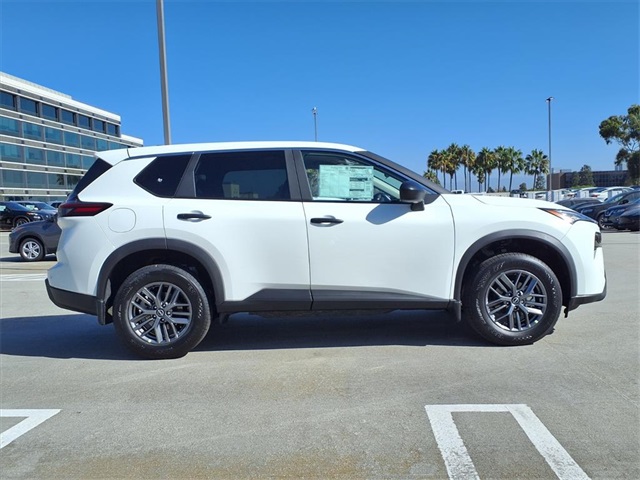2026 Nissan Rogue S photo 4