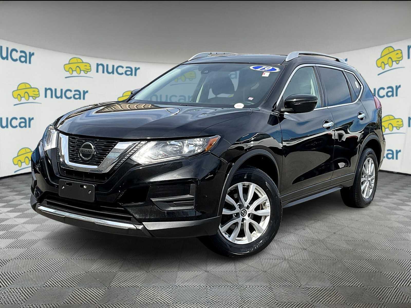 2019 Nissan Rogue SV photo 3