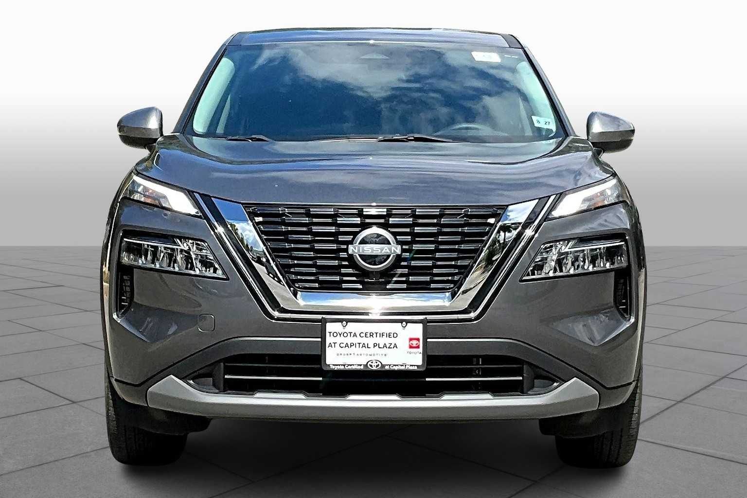2022 Nissan Rogue SV photo 2