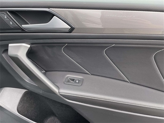2024 Volkswagen Tiguan SE Wolfsburg Edition photo 8