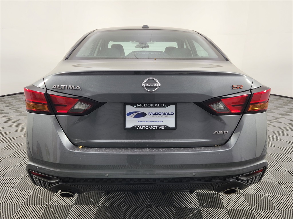 2025 Nissan Altima SR photo 4