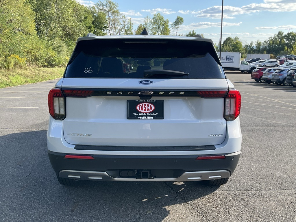2025 Ford Explorer photo 26