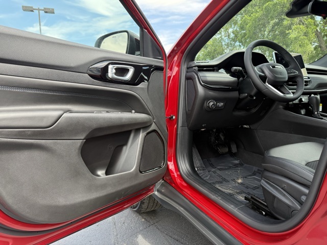 2025 Jeep Compass Latitude photo 17