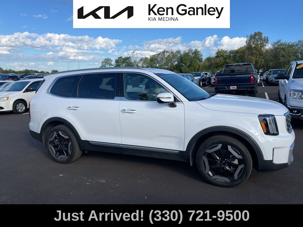 2023 Kia Telluride S photo 2
