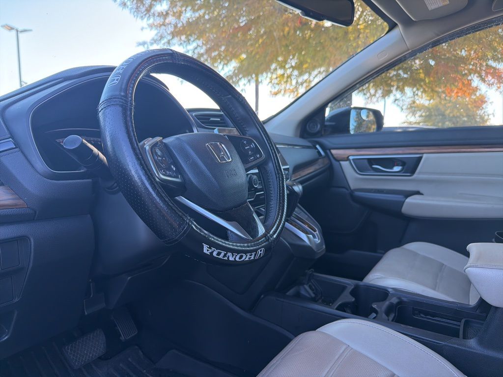 2018 Honda CR-V Touring photo 2