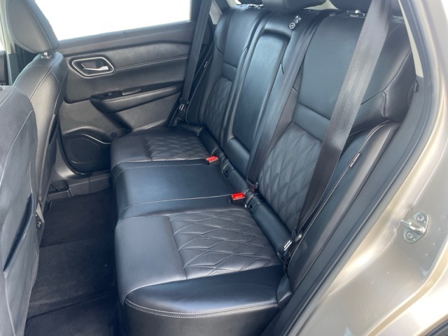 2022 Nissan Rogue Platinum photo 12