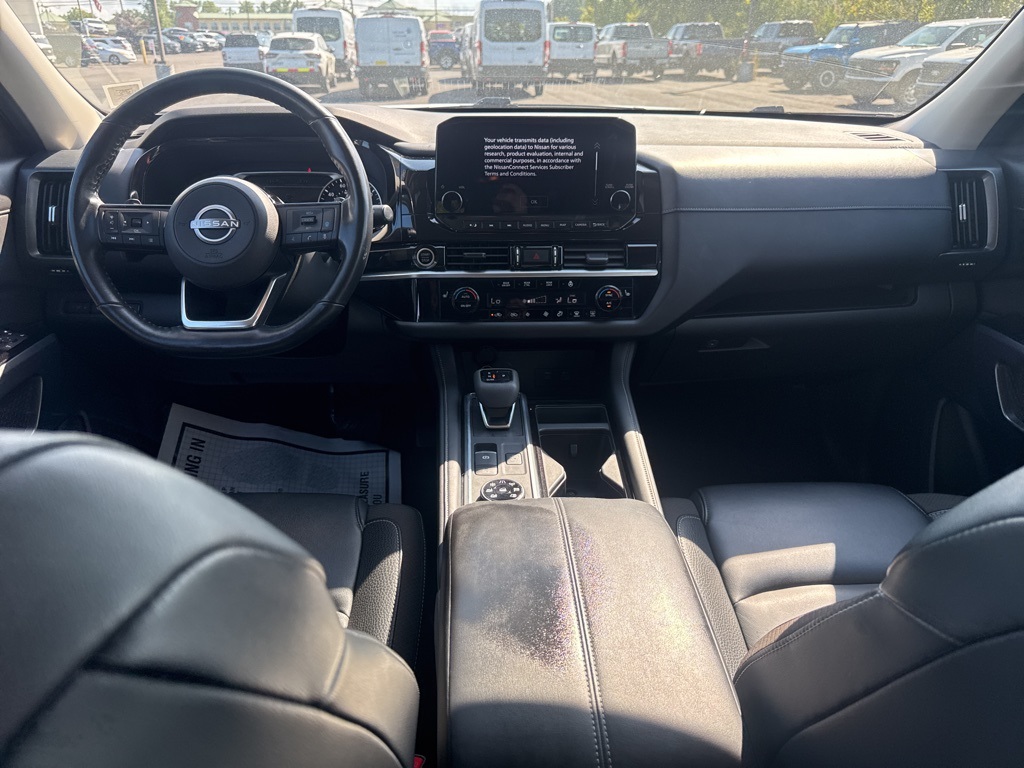 2023 Nissan Pathfinder SL photo 2